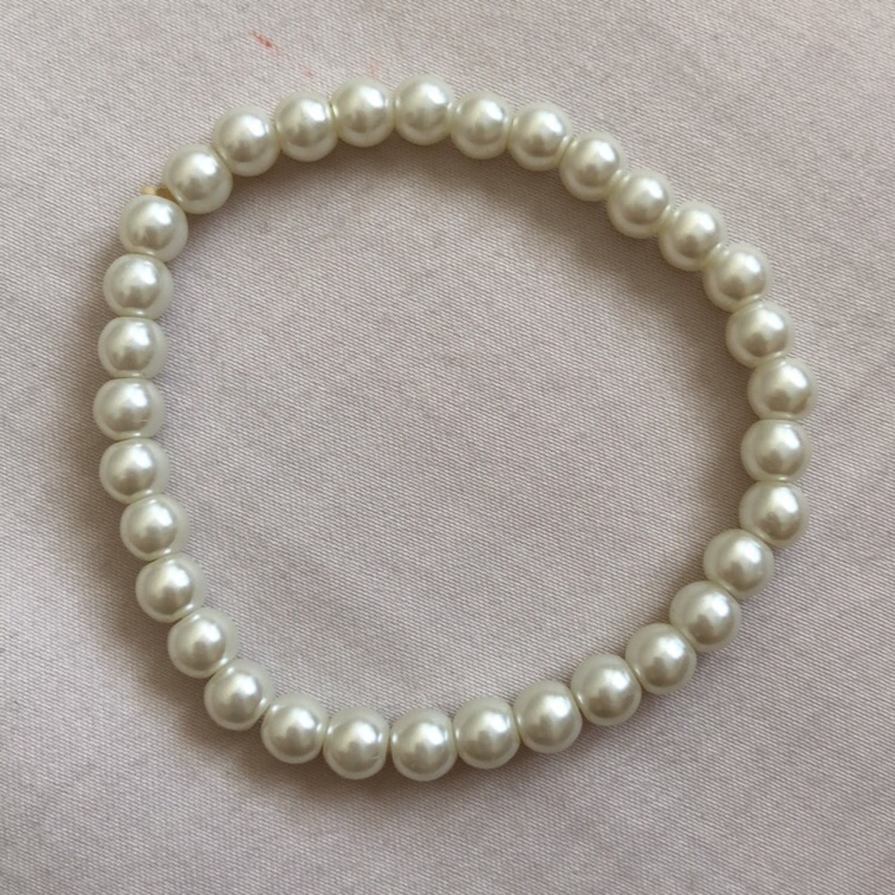 Pearl bracelet and neckalace